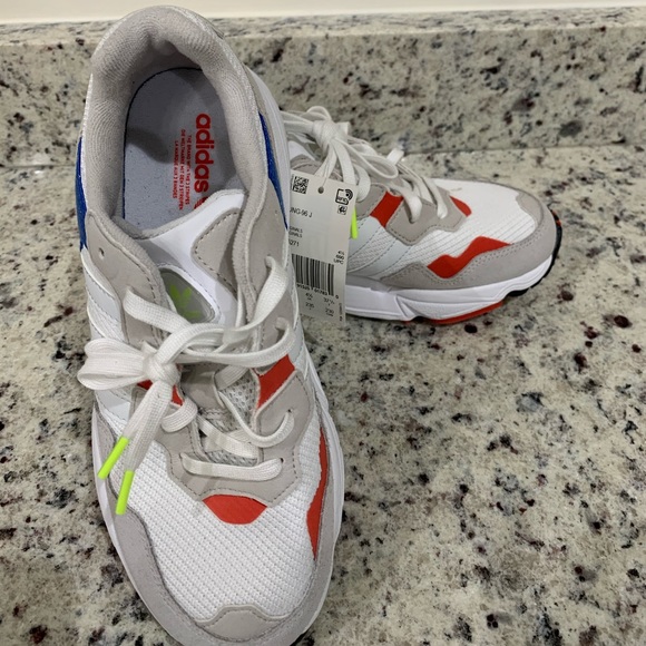 Nice Adidas kid shoes!! - Picture 2 of 3